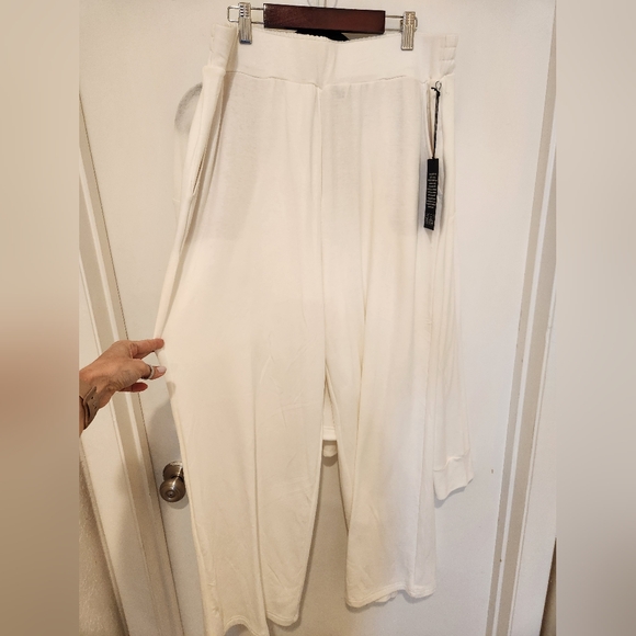 Modern Works 2 pieces set ( Ivory) - Picture 8 of 16